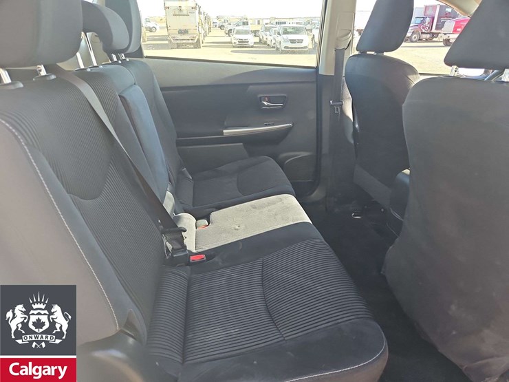 2015-toyota-prius-v-hybrid-4dr-wagon-image-13