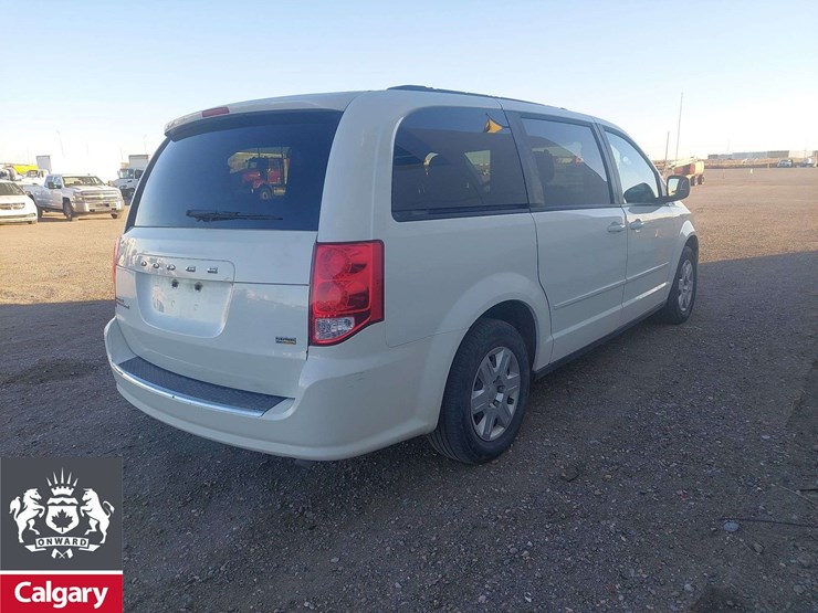 2012-dodge-grand-caravan-image-4