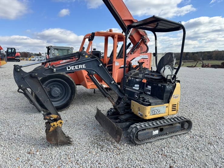 2017-deere-17g-image-1