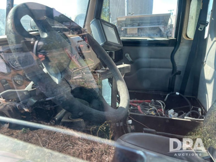 2009-stahly-peterbilt-image-38