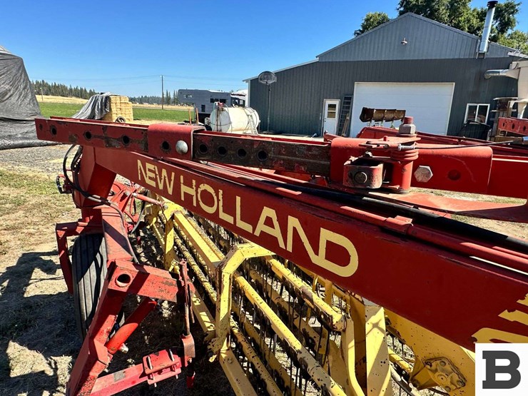 new-holland-216-image-32