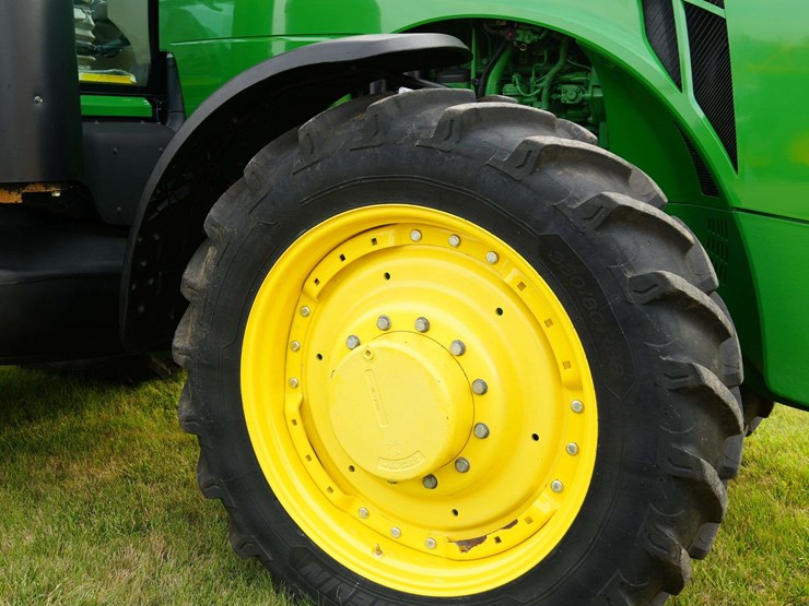 2012-john-deere-8235r-image-40