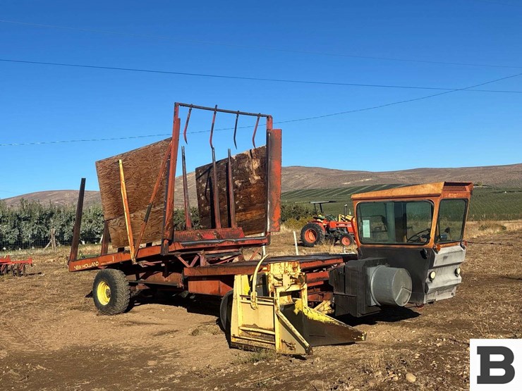 1972-new-holland-1048-image-1