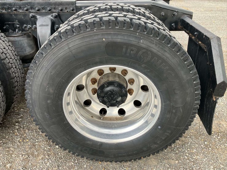 2013-freightliner-cascadia-image-71