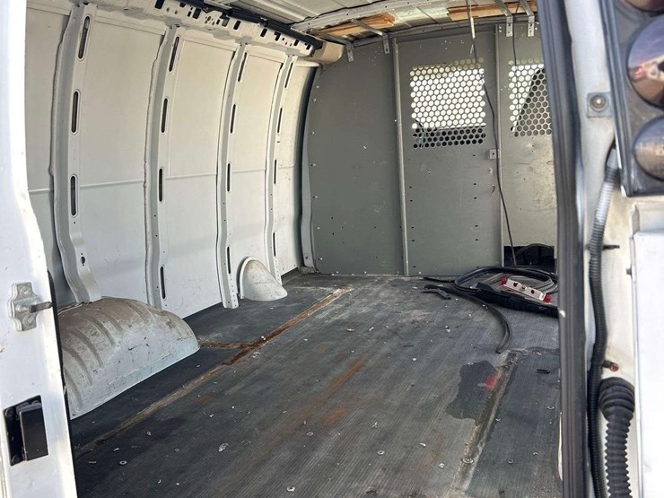 2006-gmc-3500-image-21