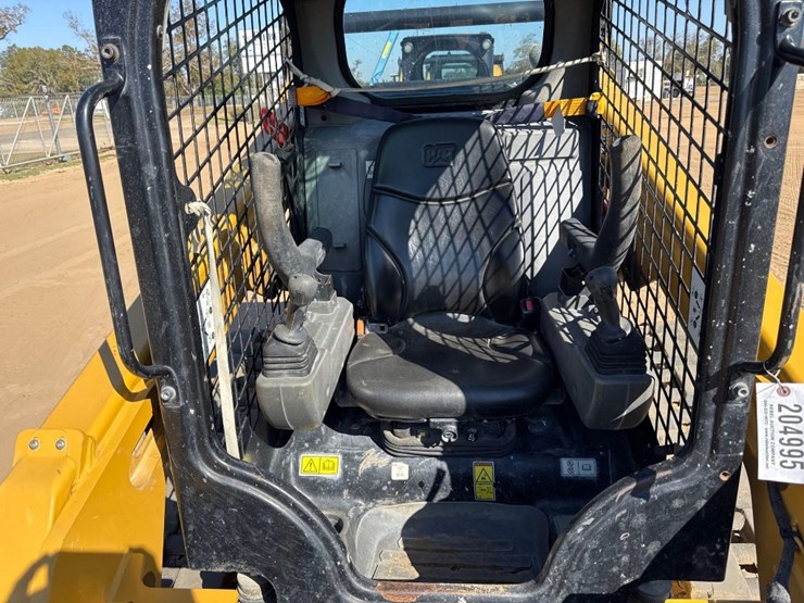 2023-caterpillar-259d3-image-29