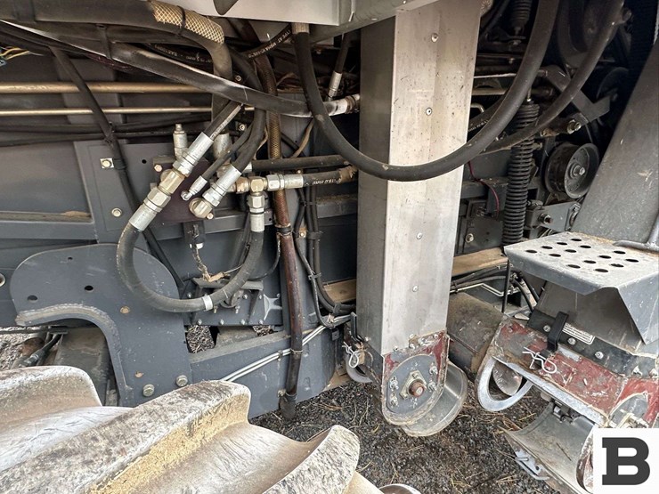 2008-gleaner-r75-image-40