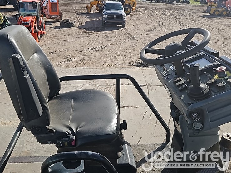 2014-caterpillar-ap-1000e-image-36