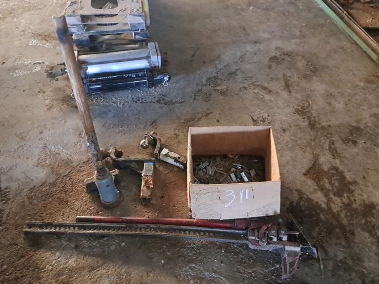 #311-•-jacks,-hitches-and-parts-image-7