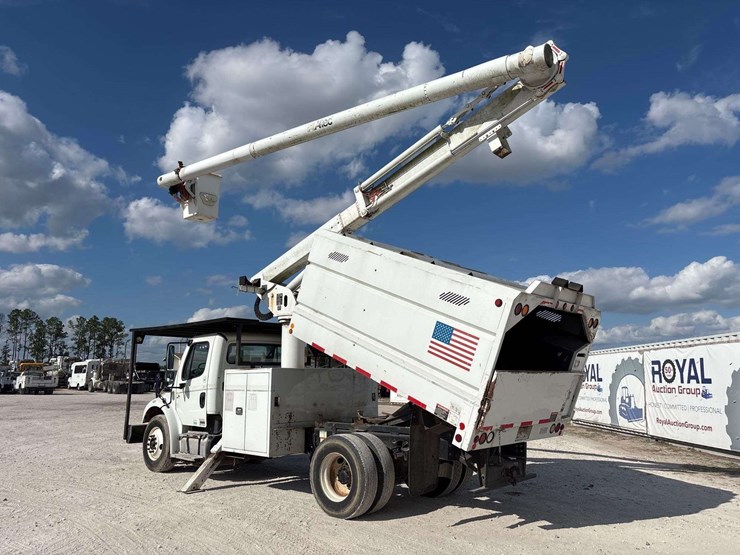 2012-freightliner-m2-106-image-4