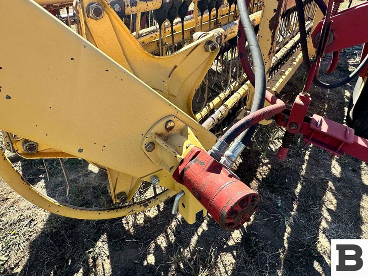 new-holland-216-image-26