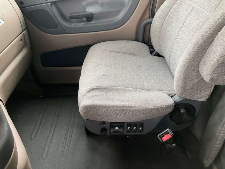 2013-freightliner-cascadia-image-46