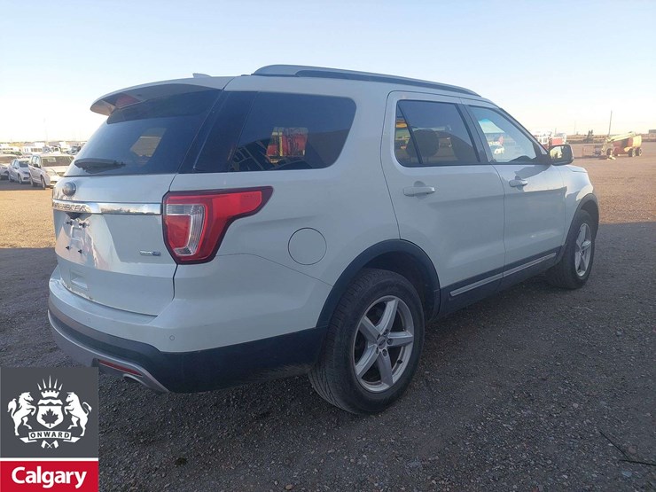 2016-ford-explorer-image-4