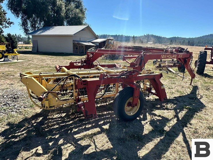 new-holland-216-image-5