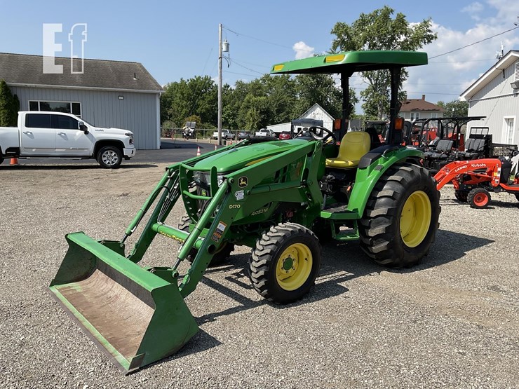 2017-john-deere-4052m-image-1