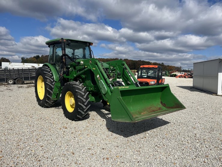 john-deere-6135e-image-4