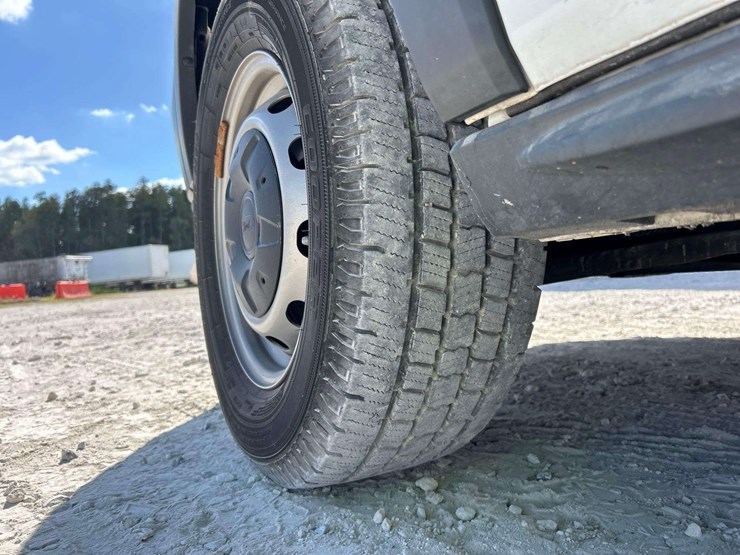 2017-ford-transit-image-33