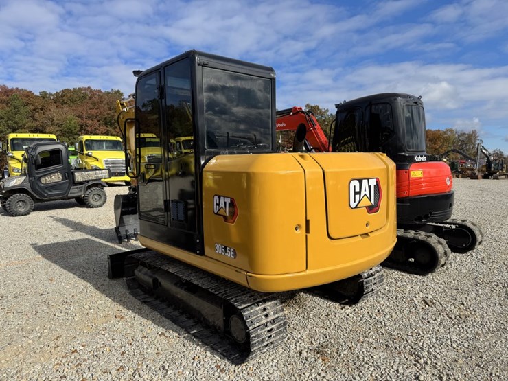 2015-caterpillar-305.5e-image-4