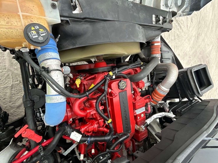 2018-international-durastar-4300-image-11