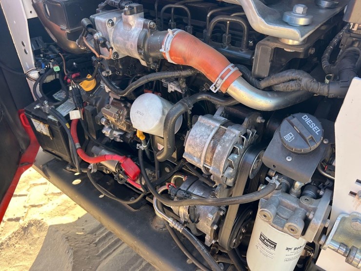 2022-bobcat-s770-image-16