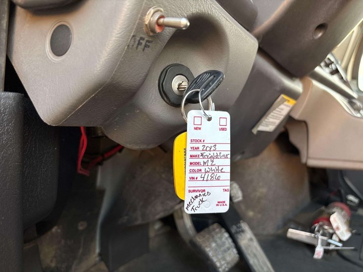 2013-freightliner-m2-106-image-48