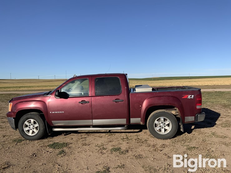2008-gmc-sierra-4x4-pickup-image-8
