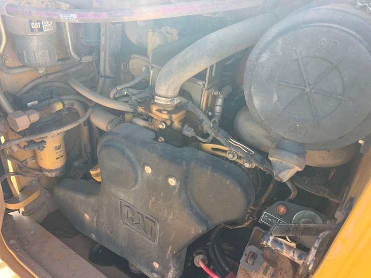 2020-caterpillar-299d3-image-18