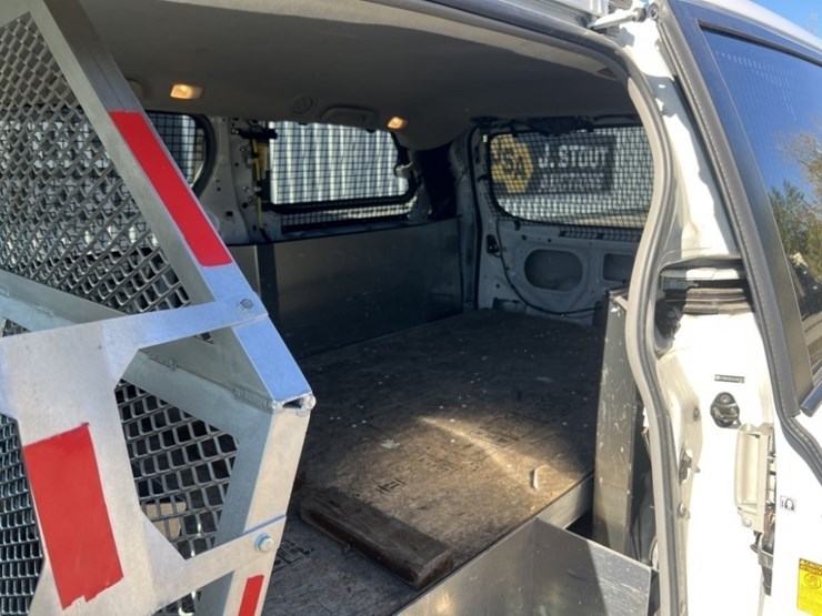 2014-toyota-sienna-le-image-27