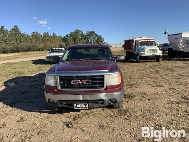 2008-gmc-sierra-4x4-pickup-image-2