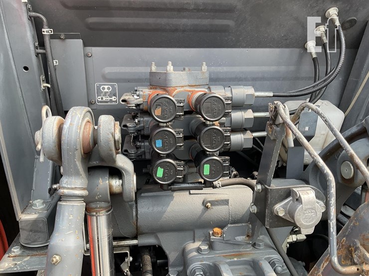 2015-kubota-m6-111-image-6