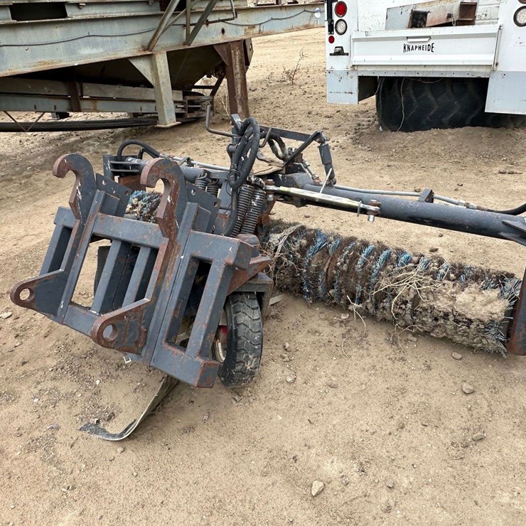 1997 Holms Industrial Hydraulic Broom