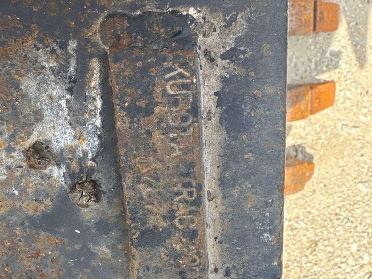 kubota-k7874-18in-digging-tooth-bucket-excavator-attachment-image-4