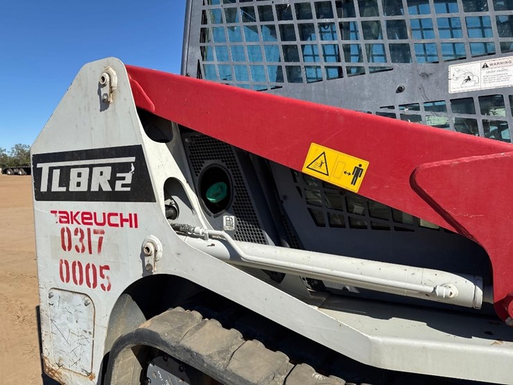 2021-takeuchi-tl8r2-image-22