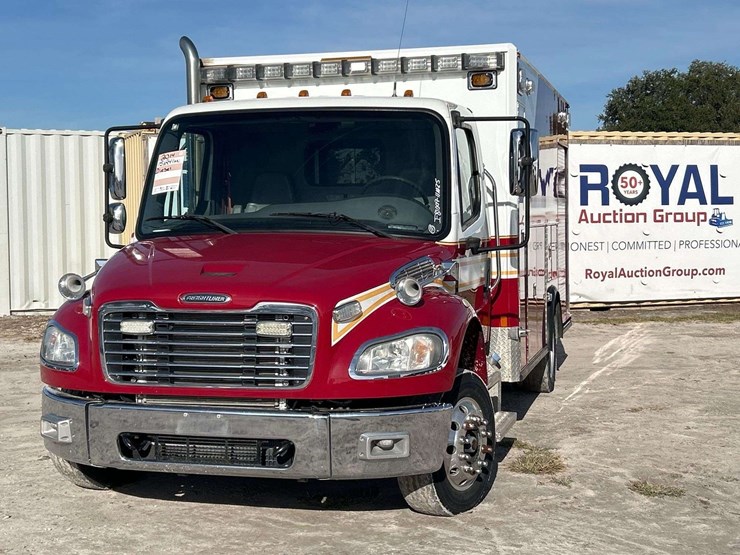 2014-freightliner-m2-106-image-1