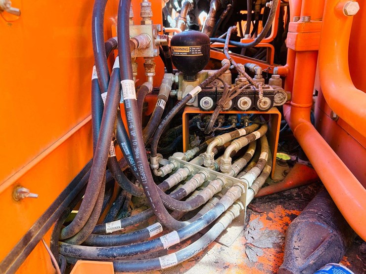 2010-doosan-dx180-lc-image-75