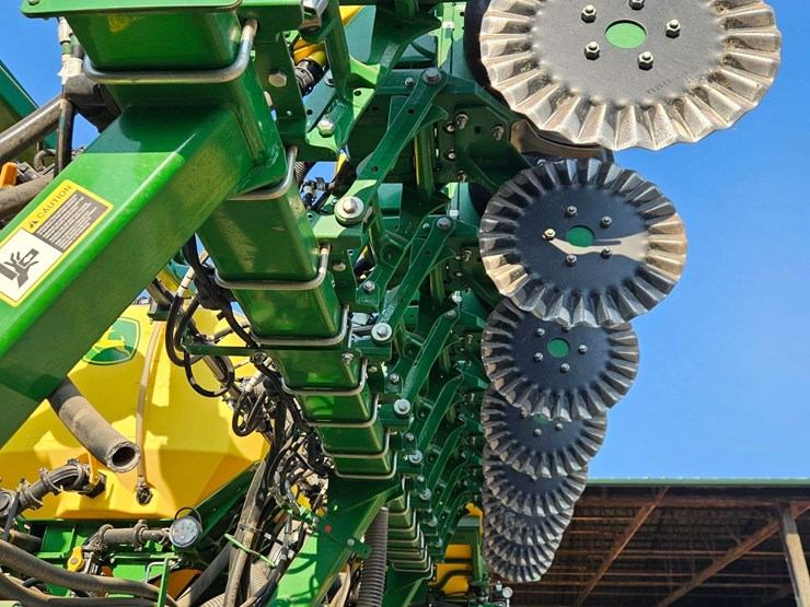 2024-john-deere-1795-image-8