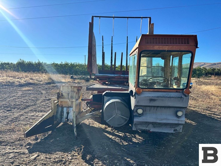 1972-new-holland-1048-image-4