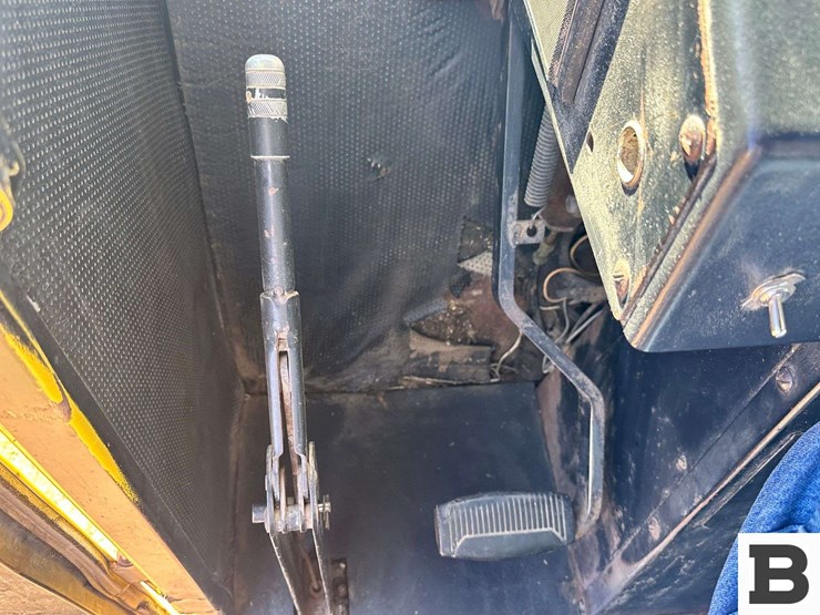 new-holland-1068-image-64