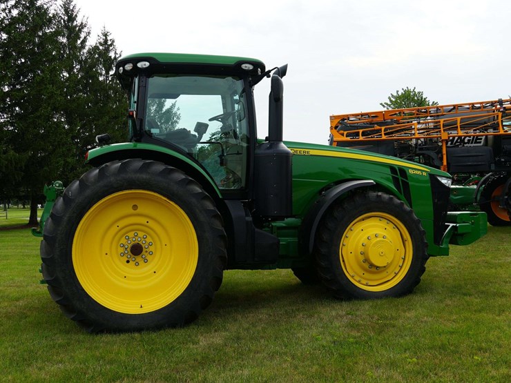 2011-john-deere-8285r-image-19