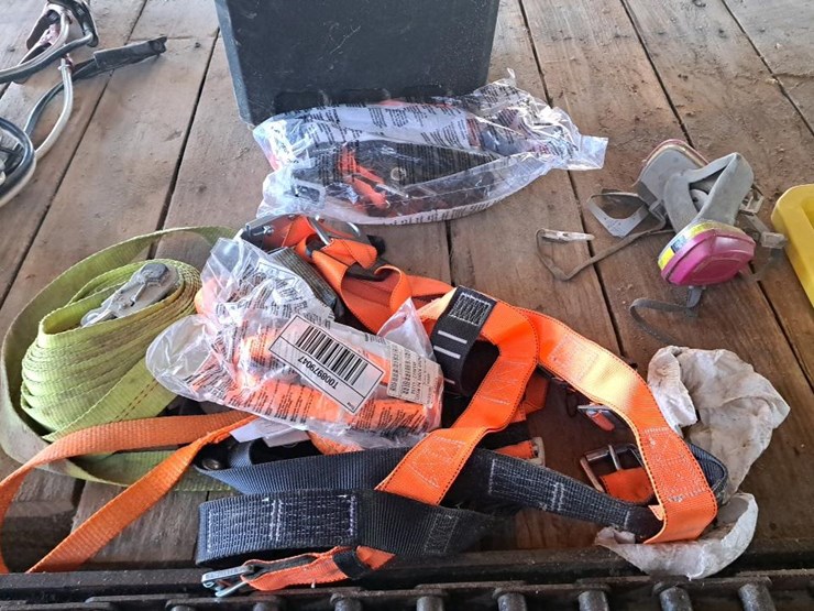 #109-•-safety-harnesses-&-ratchet-strap-image-1