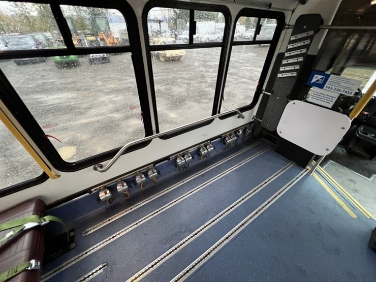 2015-chevrolet-express-paratransit-bus-image-24