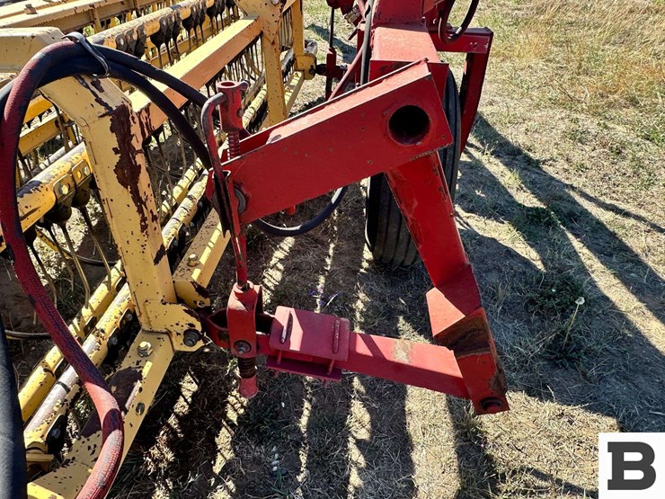 new-holland-216-image-27