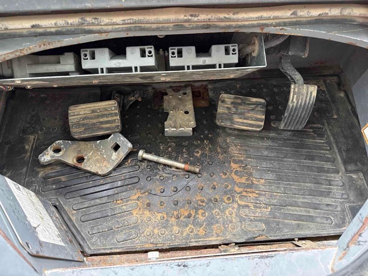 2018-takeuchi-tl12v2-image-30