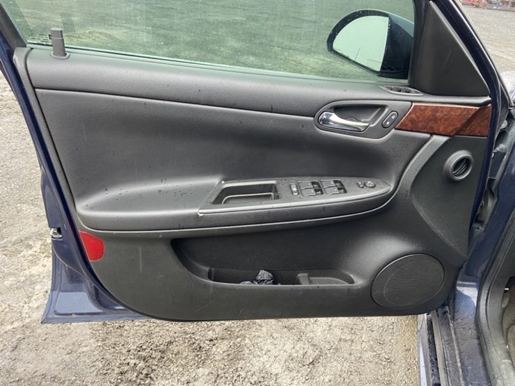 2010-chevrolet-impala-sedan-image-21