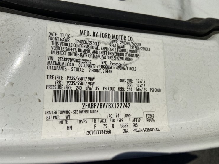 2011-ford-crown-victoria-sedan-image-9