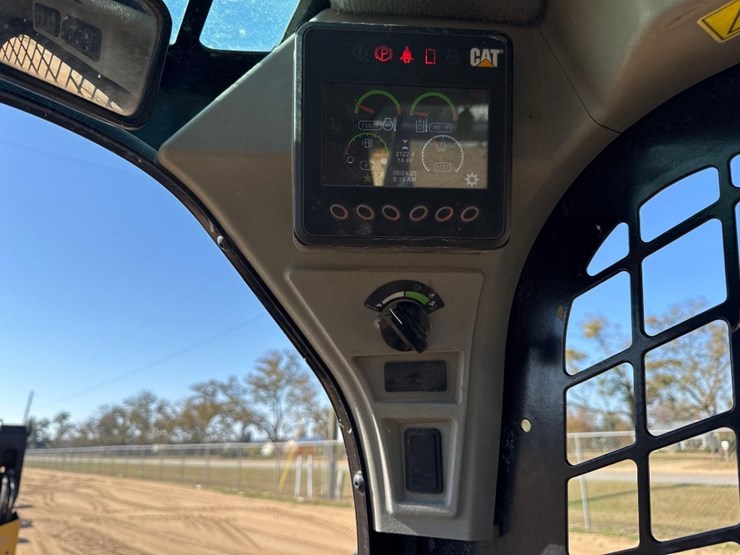 2023-caterpillar-259d3-image-28