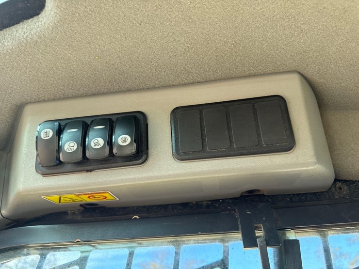 2019-caterpillar-259d-image-31