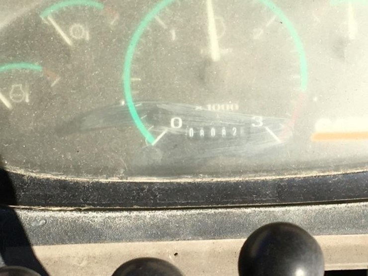 2008-case-570m-xt-image-5