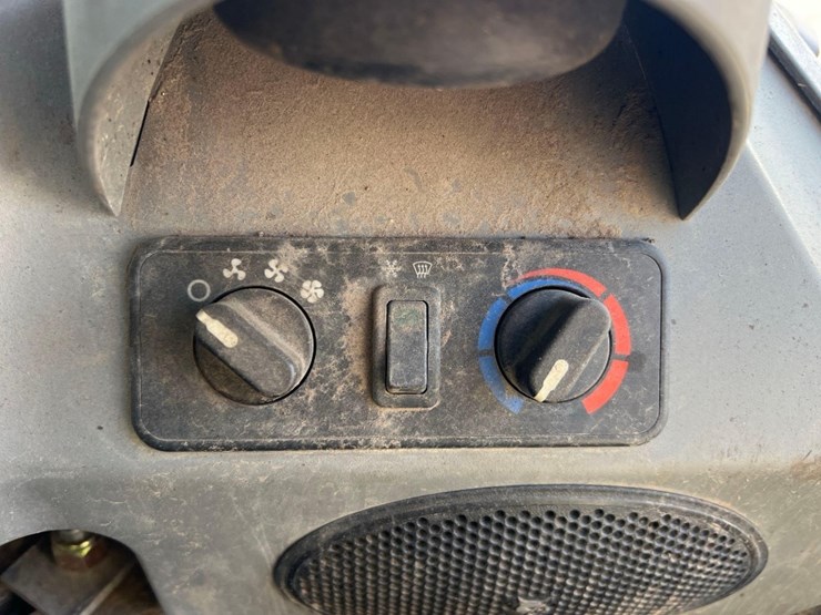 2022-bobcat-s740-image-27