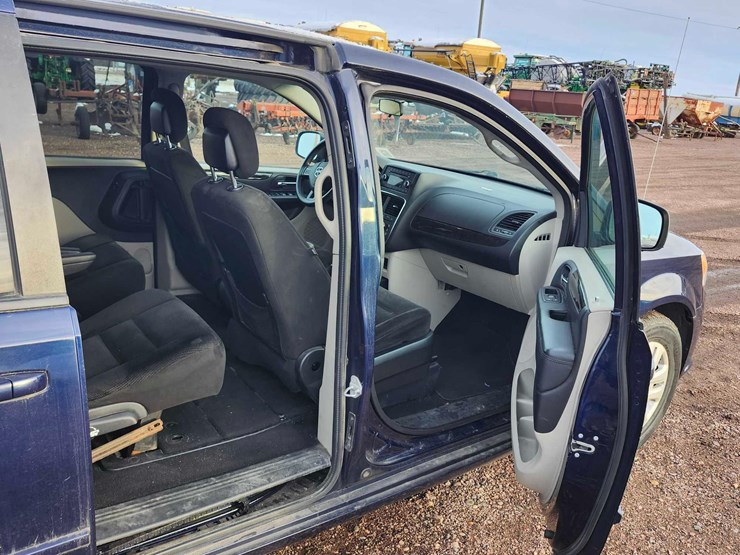 2015-dodge-grand-caravan-se-image-38